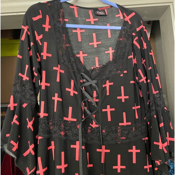 Dare to wear Renaissance Dress in Belladonna - Picture 3 of 6